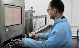 Если после замены счетчик воды становится неточным, необходима ли поверка или калибровка?